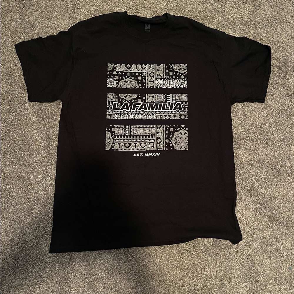 LAFAMILIA T-shirt